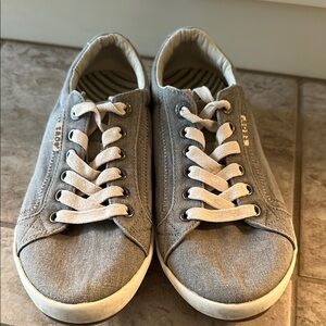 Taos Star Gray Canvas Sneakers
